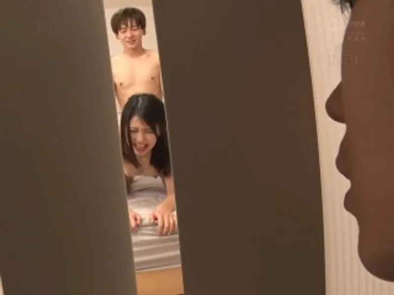 Thanh niên đang vụng trộm với chị nhà cạnh bên thì anh gã chồng về...