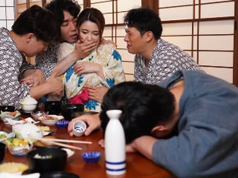 đưa người vợ đi suối nước nóng, gã chồng không biết vợ yêu bị người khác xxx sấp mặt