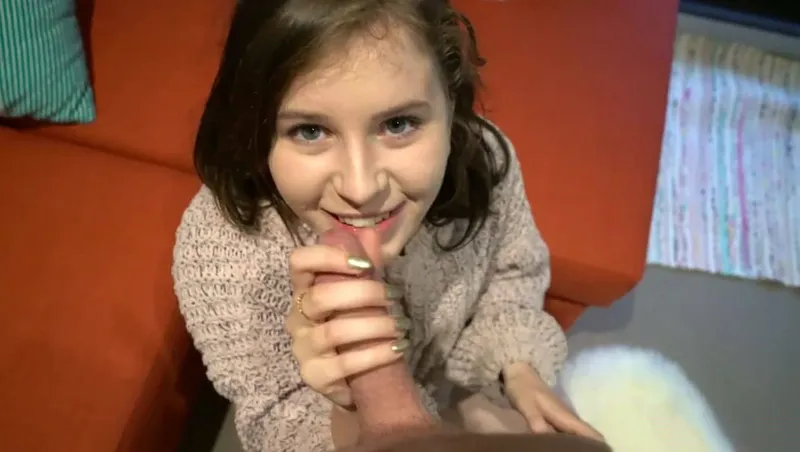 Bắn tinh ngập chiếc bím hồng của con ghệ dễ thương