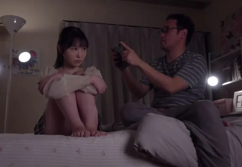 Mẹ tái hôn, hoa nhỏ khổ sở bị bố dượng đâm cả lỗ trên lẫn lỗ dưới