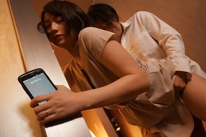 Bà xã đi họp lớp rồi trả bài với nyc mặc cho chồng yêu ở nhà chờ